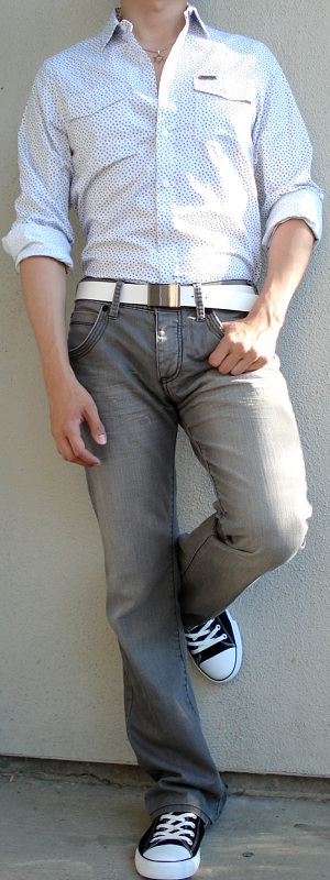 white belt gray jeans
